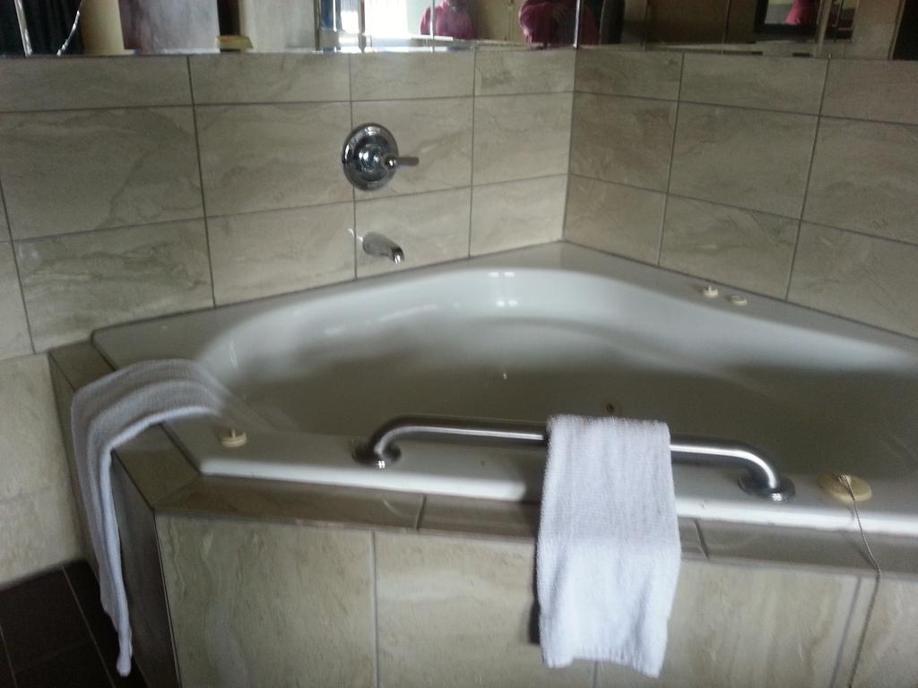 America'S Best Inn & Suites Clarksville Кларксвилл Экстерьер фото