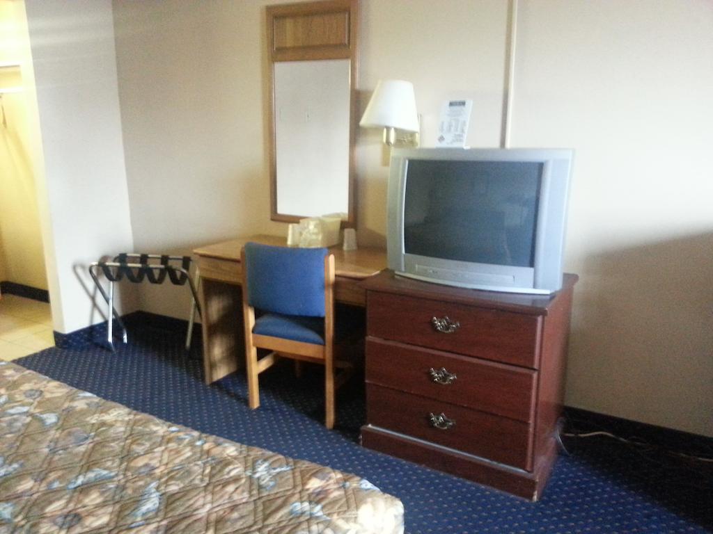 America'S Best Inn & Suites Clarksville Кларксвилл Номер фото
